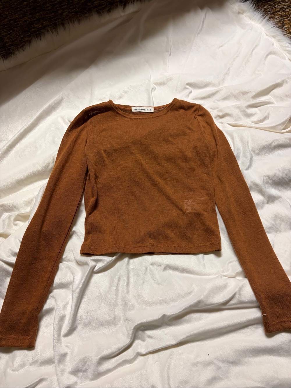 Women’s Long-Sleeve Crewneck Top in Chestnut Brown